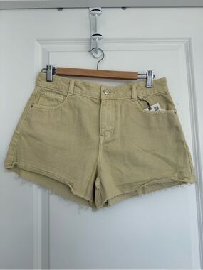 ZARA | High Waisted Butter Yellow Frayed Jean Shorts - Size 4